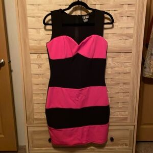 NWOT dots polyester/spandex pink/black form fitting sleeveless dress, Size M